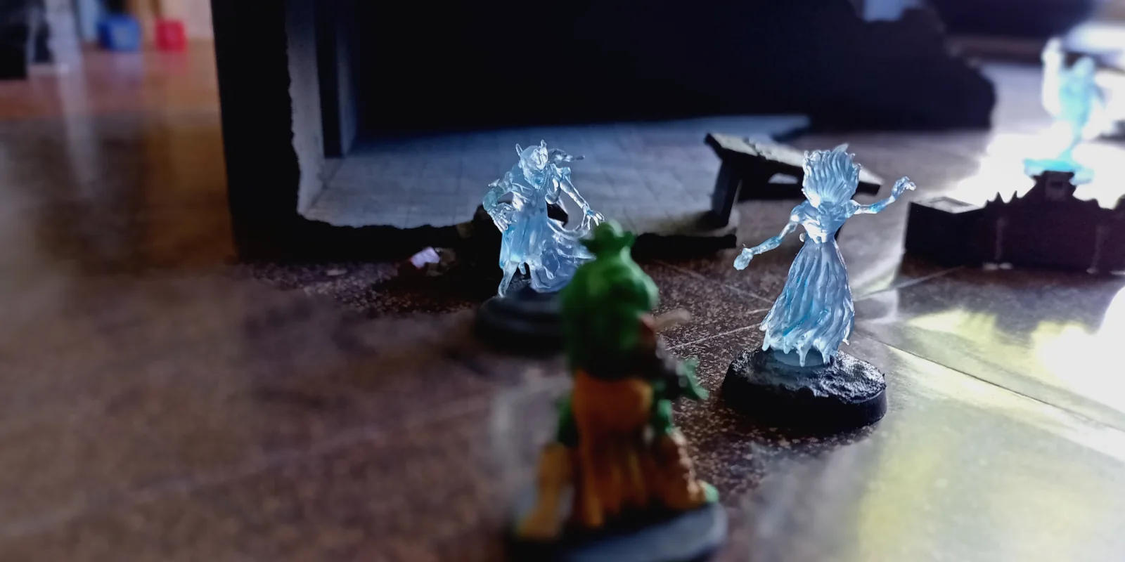 A screaming banshee puts down a terrified orc.